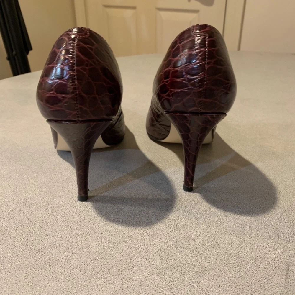 Talbots Burgundy Croc Print Leather Pumps sz 8.5 B